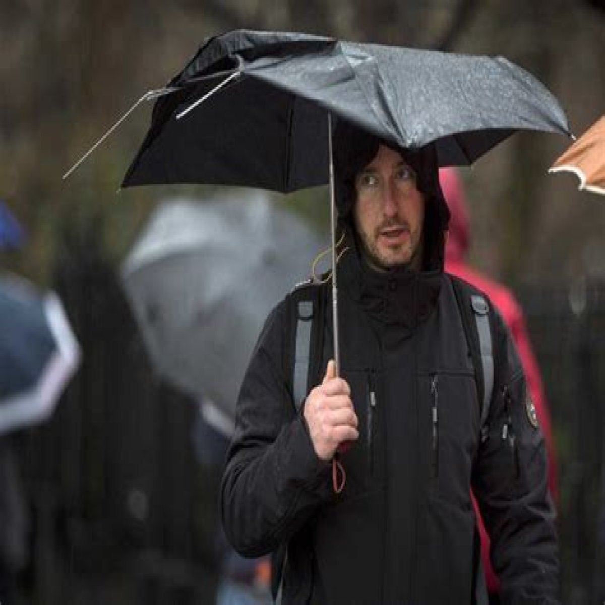 11 Hacks For Staying Dry On A Gross, Rainy Day