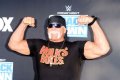 Bodybuilding Legend Lou Ferrigno’s Bicep Looks Like a Stick Next to Hulk Hogan’s
24-Inch Python in a Rare Photo
