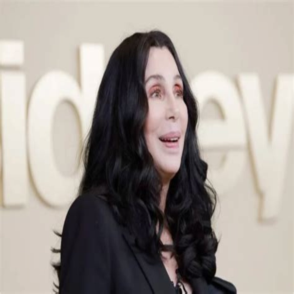 Cher Wiki, Biography, Age, Life, Ethnicity, Height, Weight, Net Worth, Affair, Husband, Partner