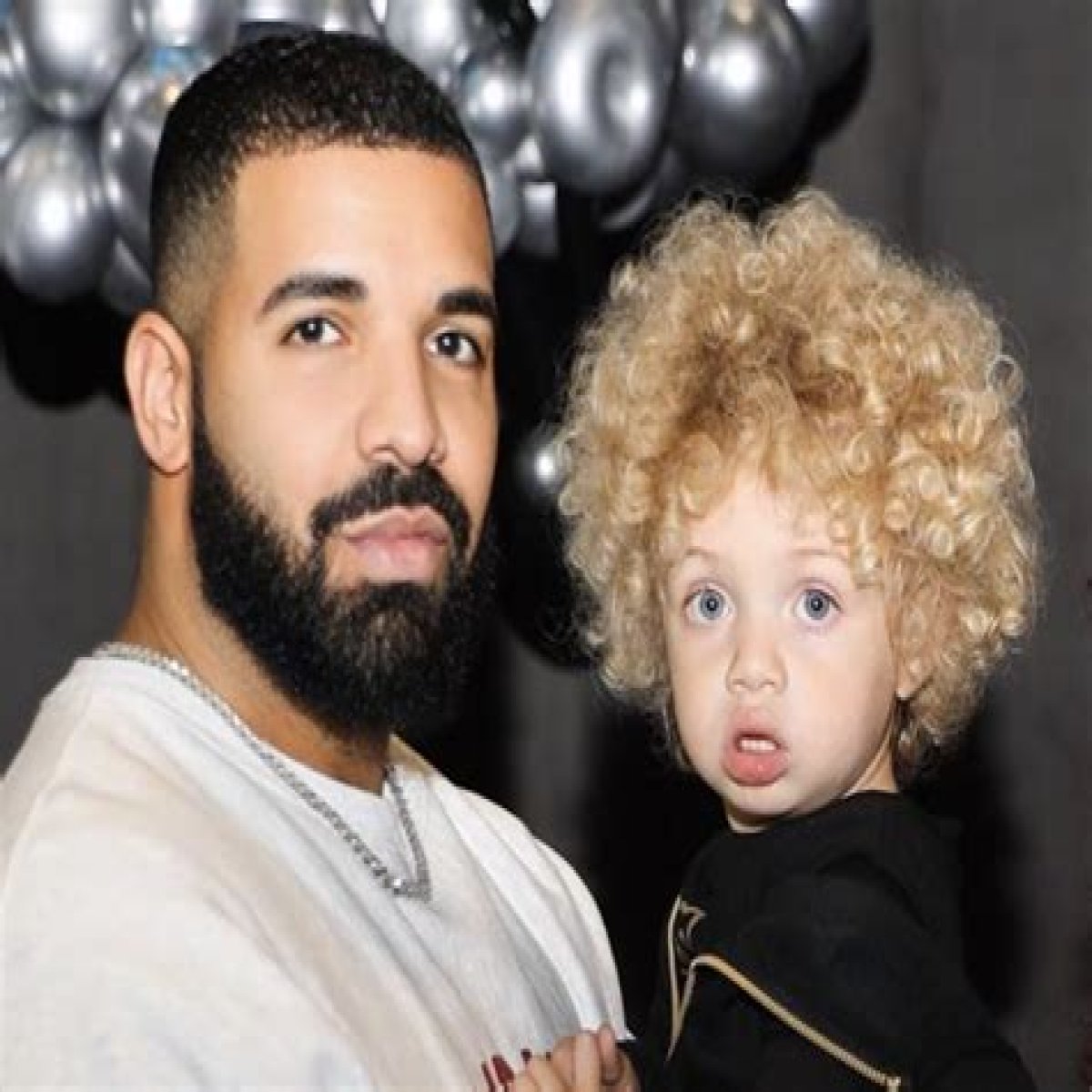   Drake’s son is already bilingual, not that we’re *Google’s French for jealous*    Wed 2 February 2022 16:58    Niamh Colclough    