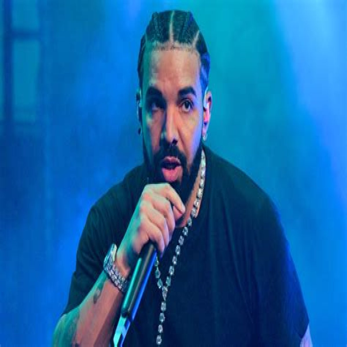 How can I buy tickets for Drake’s 2024 It’s All a Blur tour?