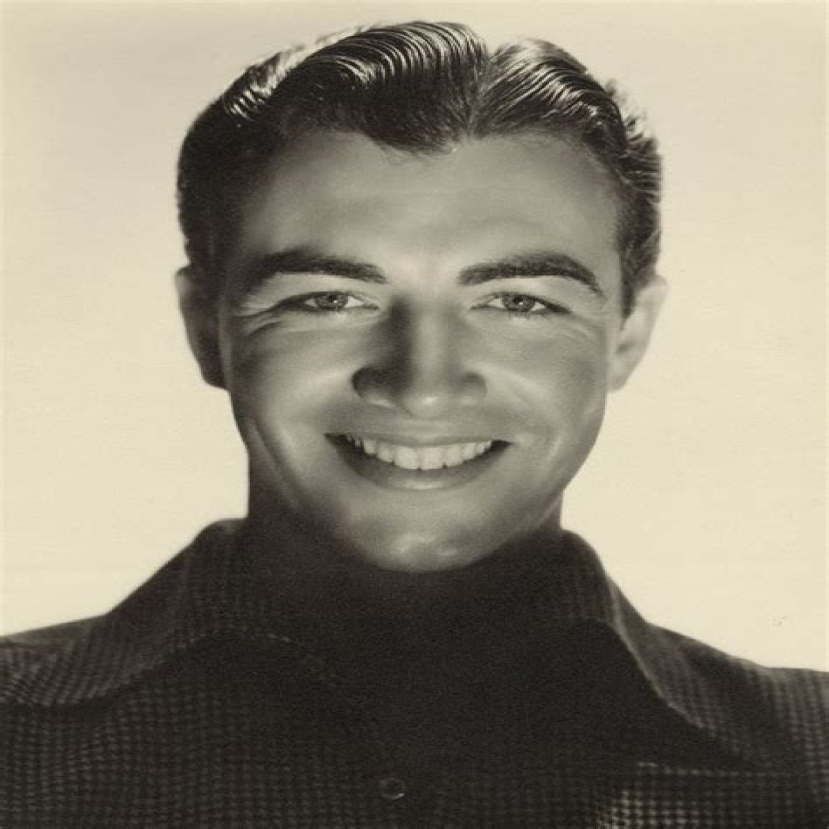 How Robert Taylor, the Man with the Perfect Profile, Died of Lung Cancer