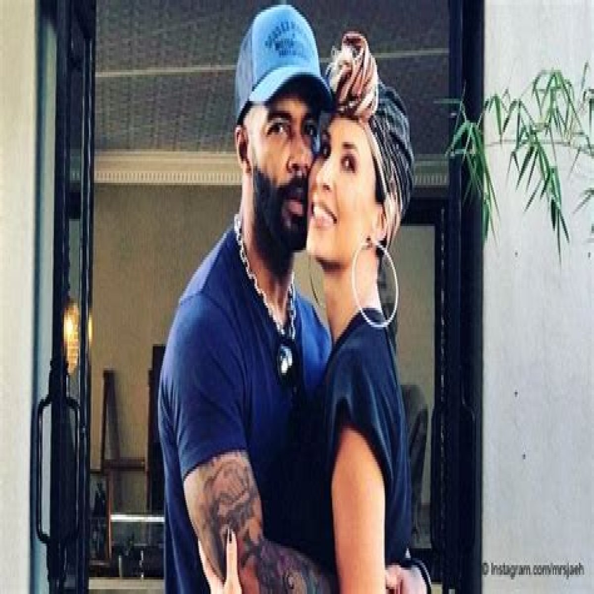 Omari Hardwick's Wife of 8 Years Jae Shows off Some Skin in a Beige Crop Top & Jeans (Photo)