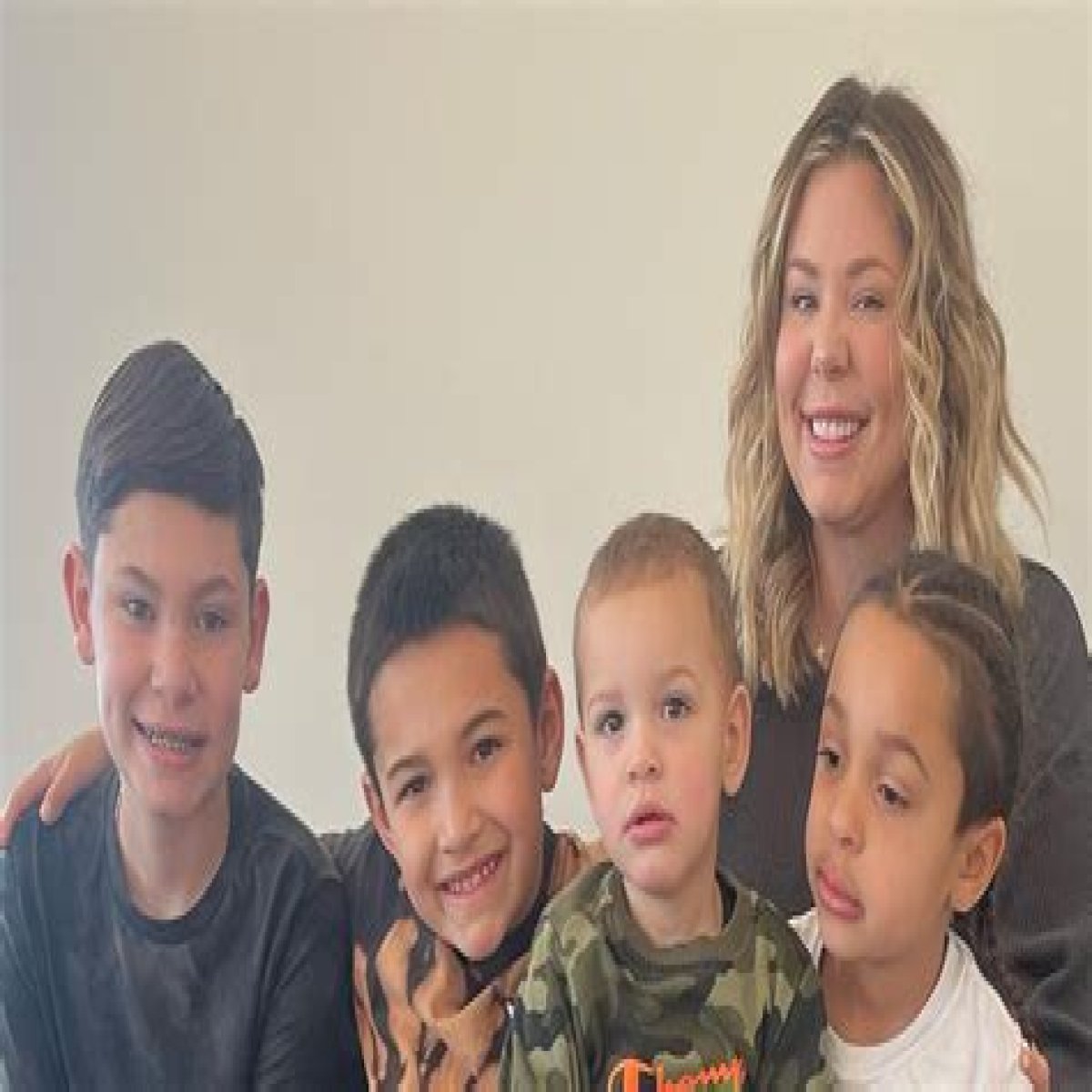 Teen Mom Kailyn Lowry shares sweet new photo of newborn daughter Valley at home in unicorn onesie