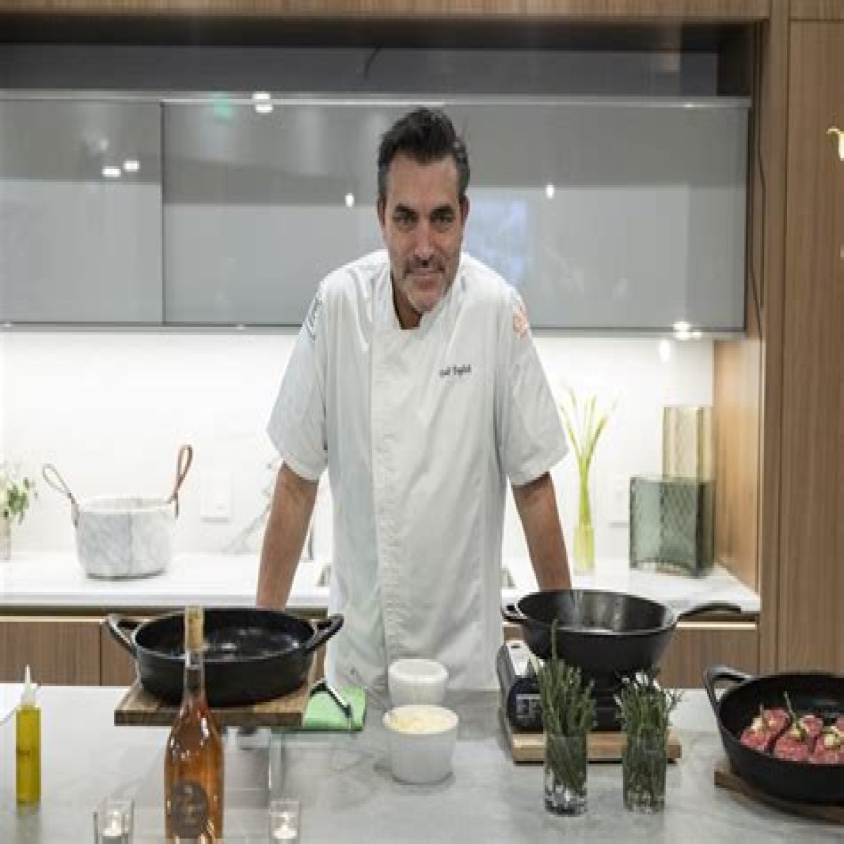 Todd English (Chef) - Age, Birthday, Bio, Facts, Family, Net Worth, Height & More