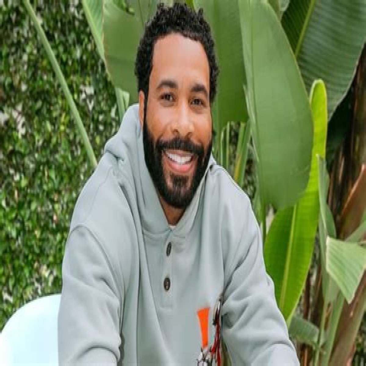 What happened to Omari Hardwick's brother?
